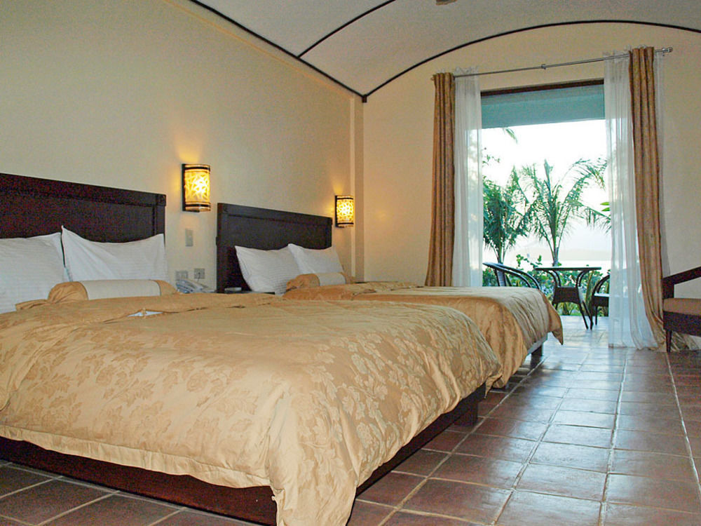 Camayan Beach Resort Hotel Subic Bay Exterior foto
